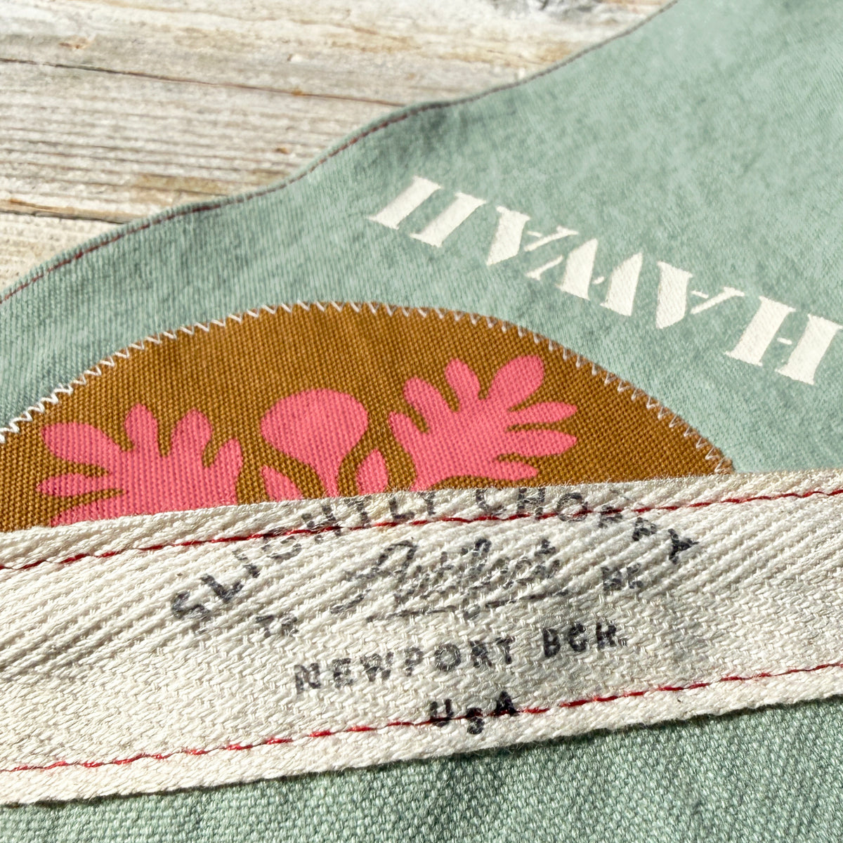 "Hawaii" Floral Flag